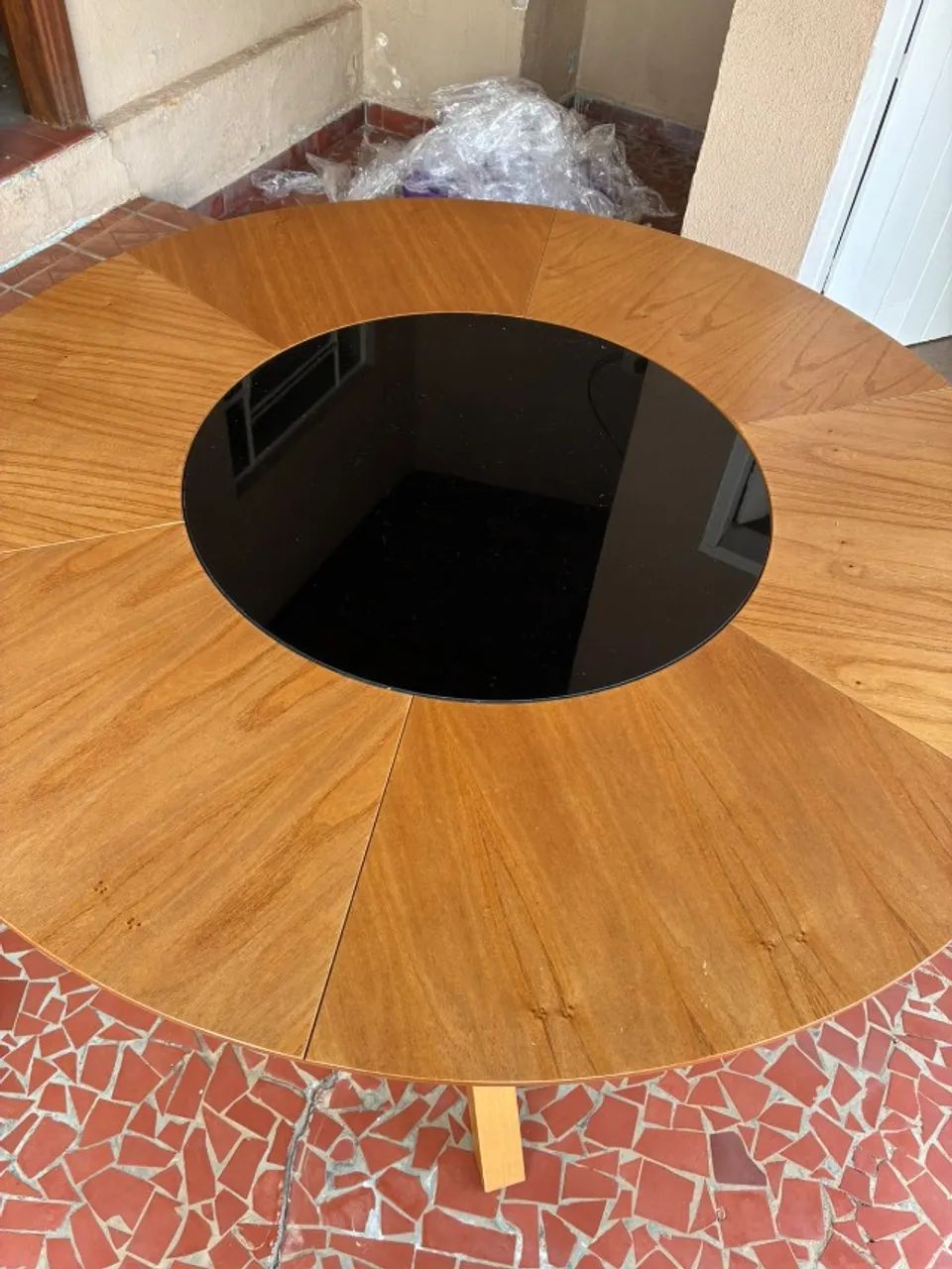 Mesa de jantar redonda de 4 lugares de madeira maciça - Foto 2