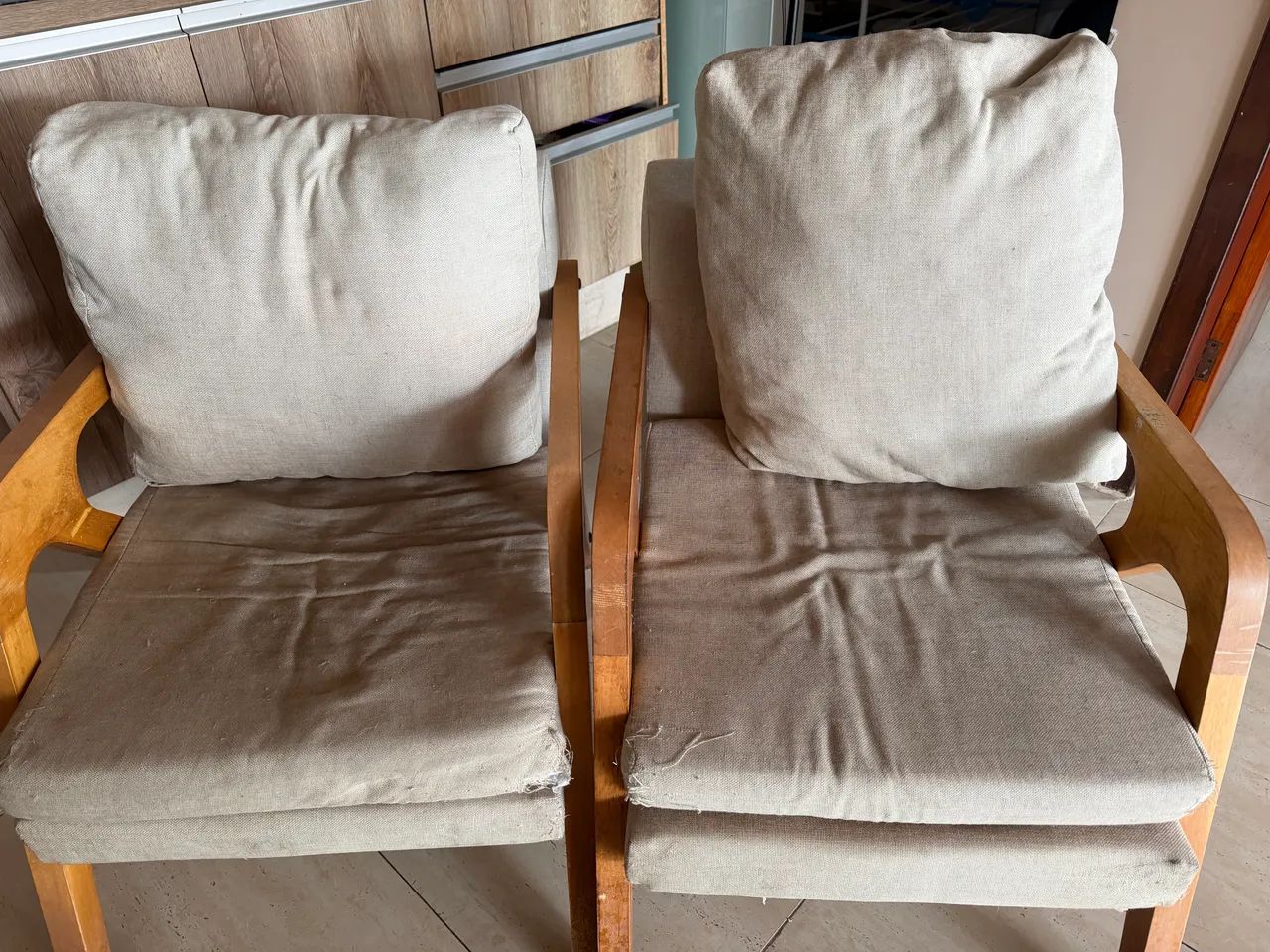  2 Cadeira com estofado 