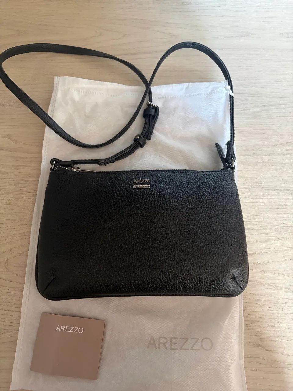 Bolsa Arezzo preta tiracolo