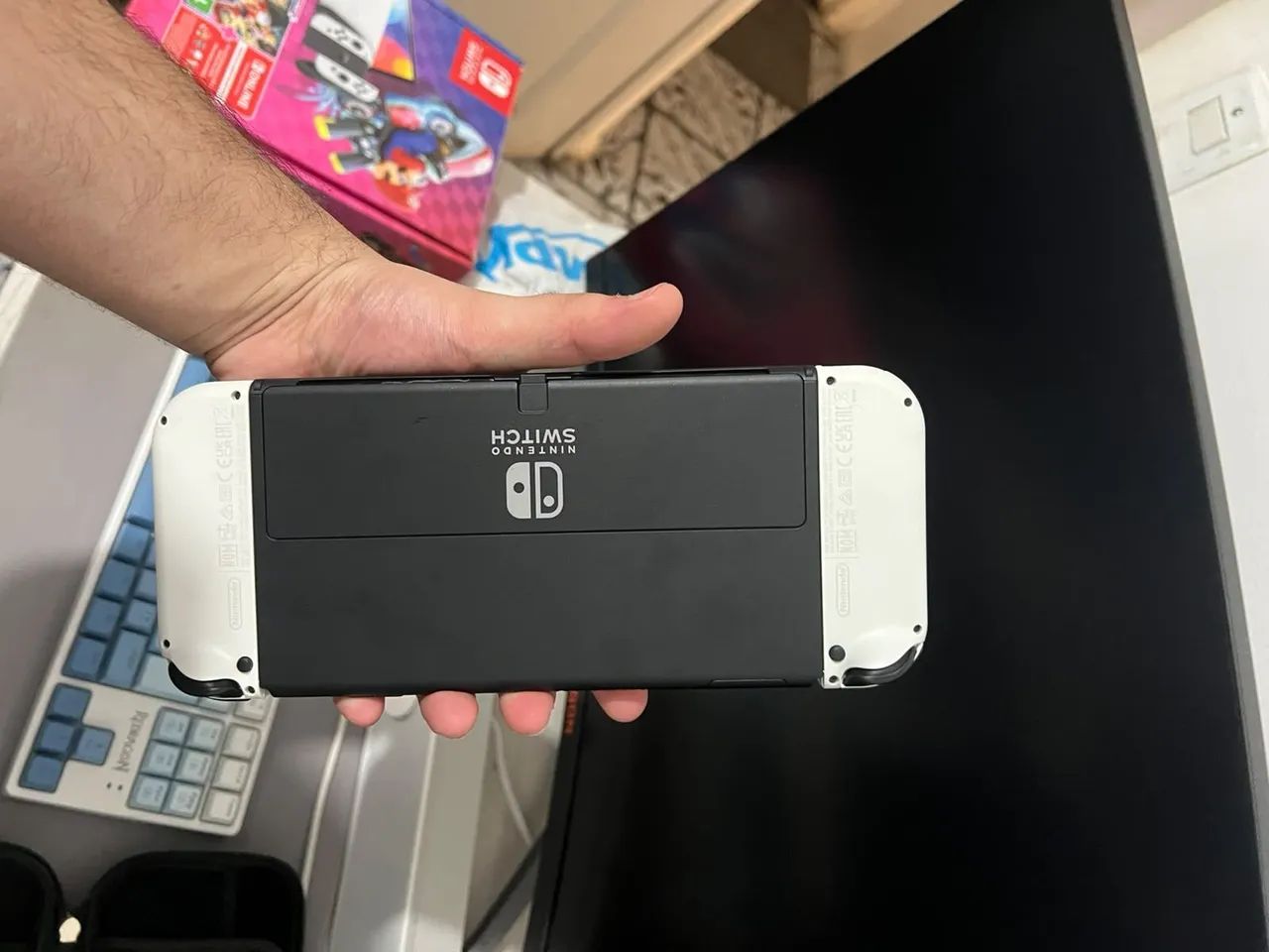 Nintendo Switch OLED com 4 jogos - Foto 3