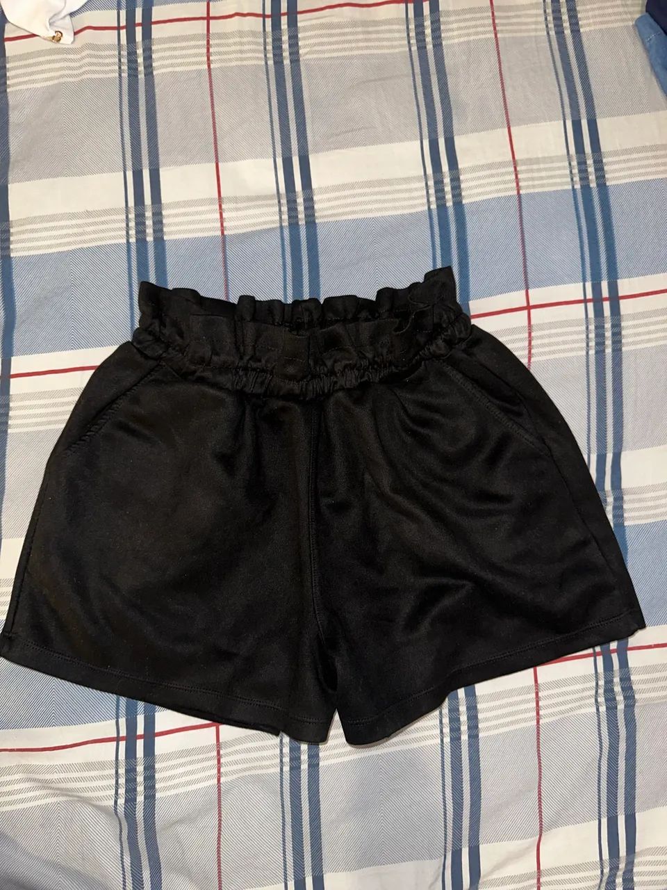 preto de tecido aveludado lindo.