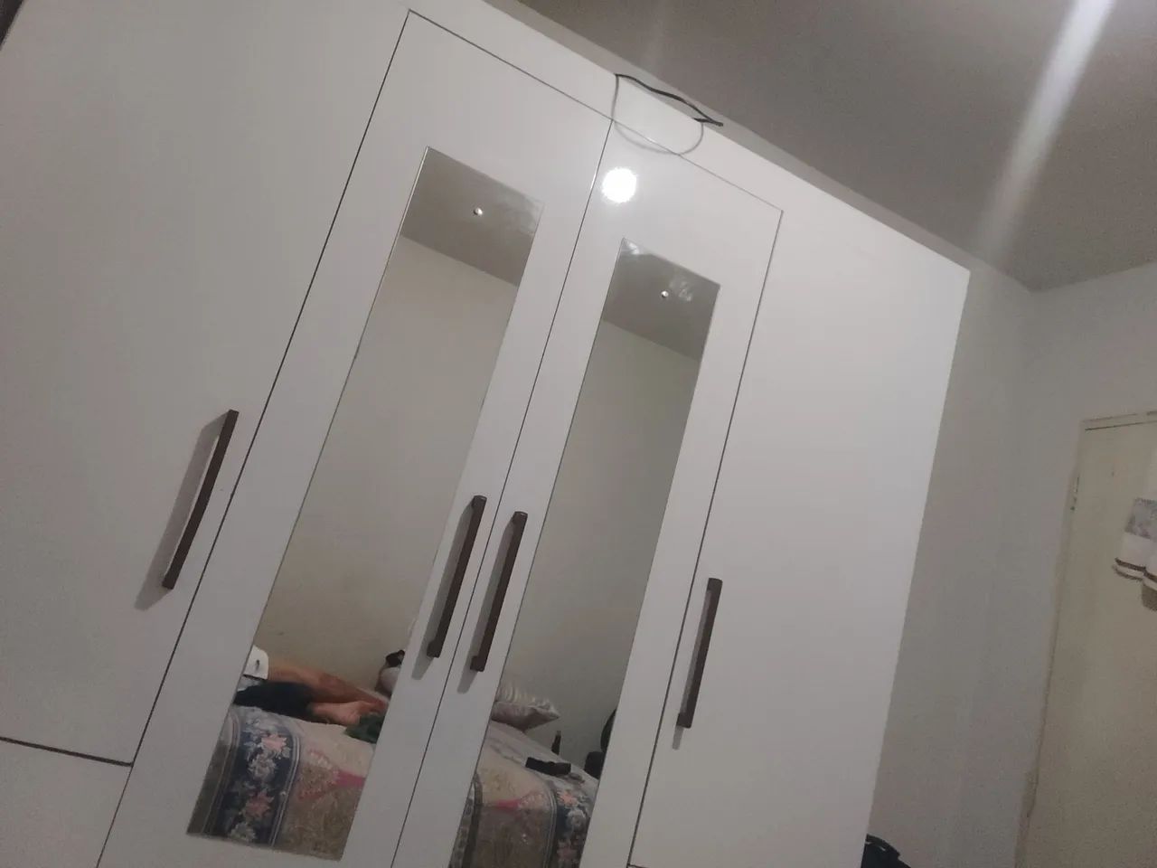 Vendo Guarda - Roupa Zero