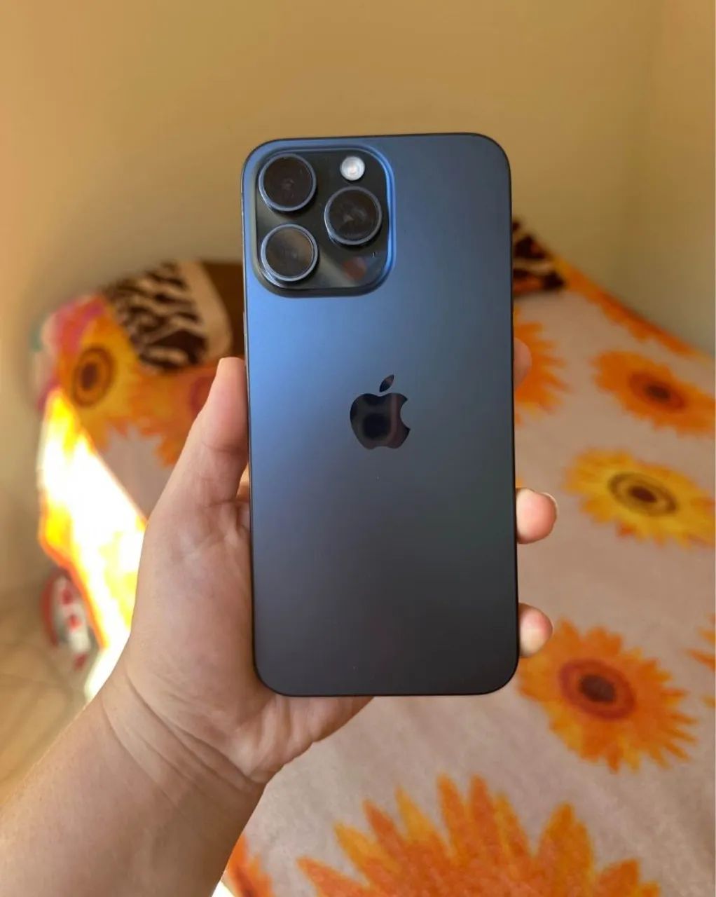 Vendo iPhone 15 Pro Max 512G novíssimo. Precisando urgente  - Foto 2