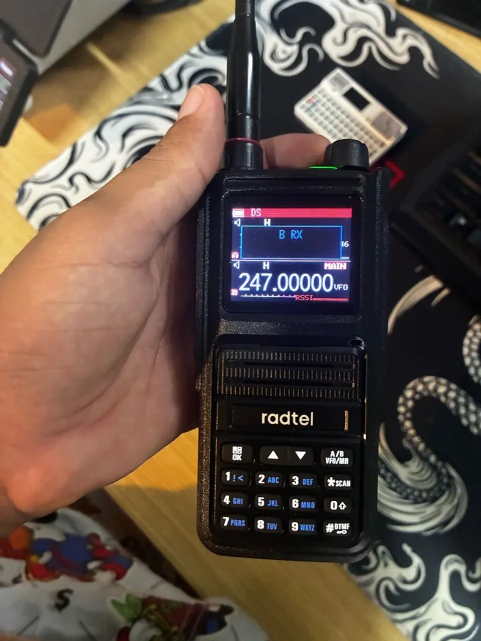 Rádio Comunicador Radtel com Display - VHF/UHF