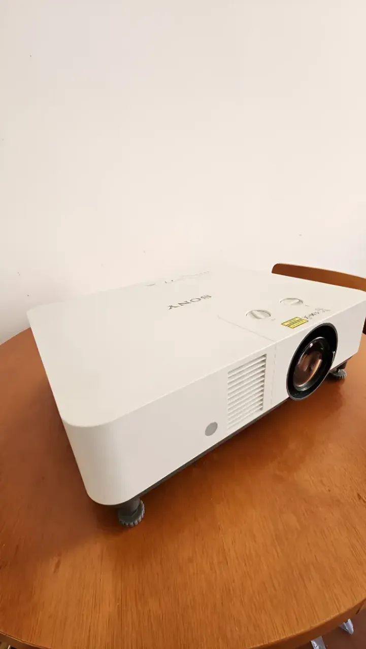 Projetor Sony Laser Vpl-phz60 - 6000lm Menos De 1000 Horas
