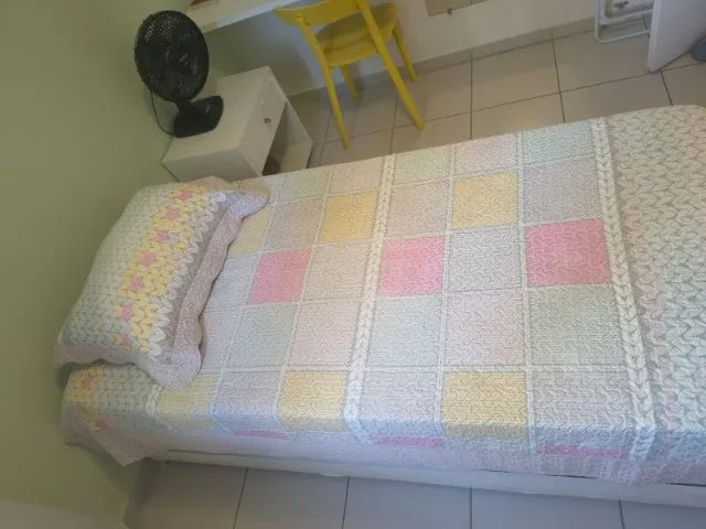 VENDO BICAMA DE MADEIRA MACIÇA COM 2 COLCHÕES  - Foto 3