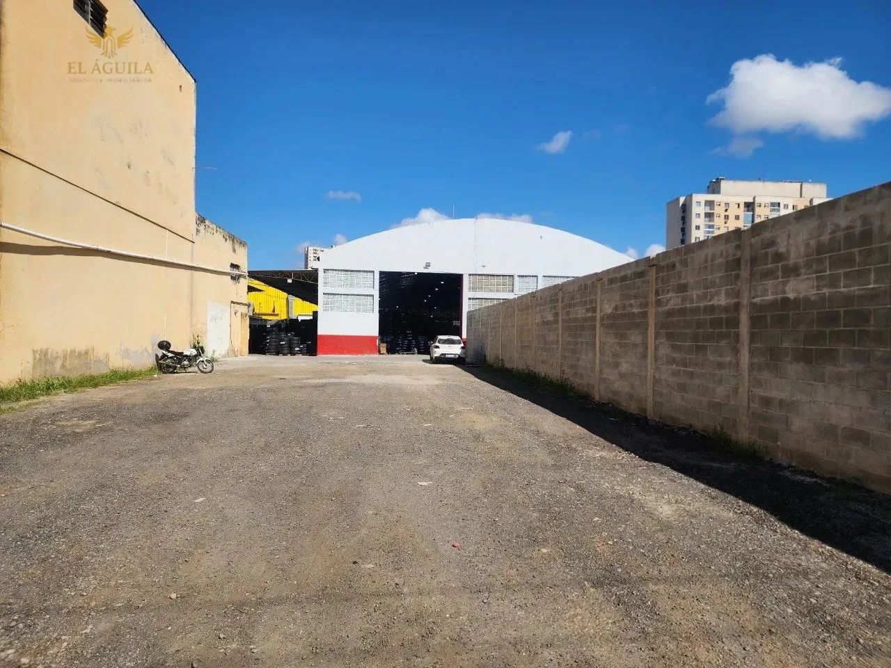 Galpão com 4.500m² de Área coberta e descoberta - Foto 4