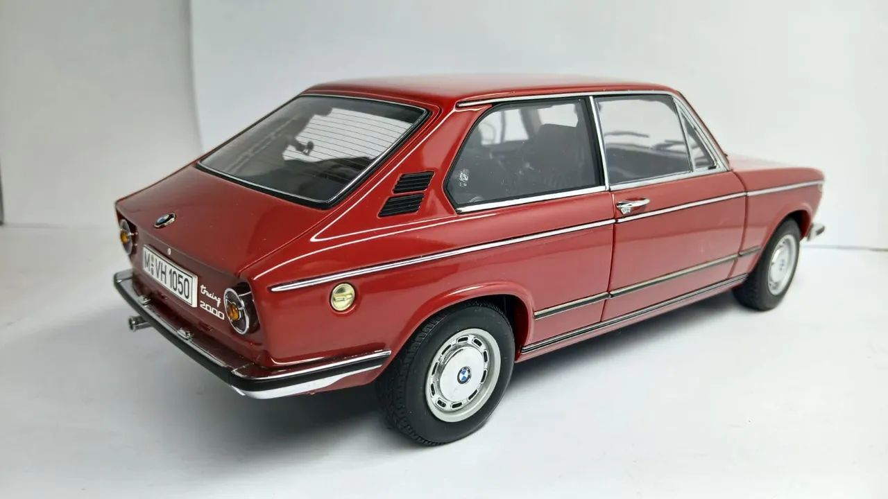 Miniatura BMW 2000 Touring 1/18 - Foto 2