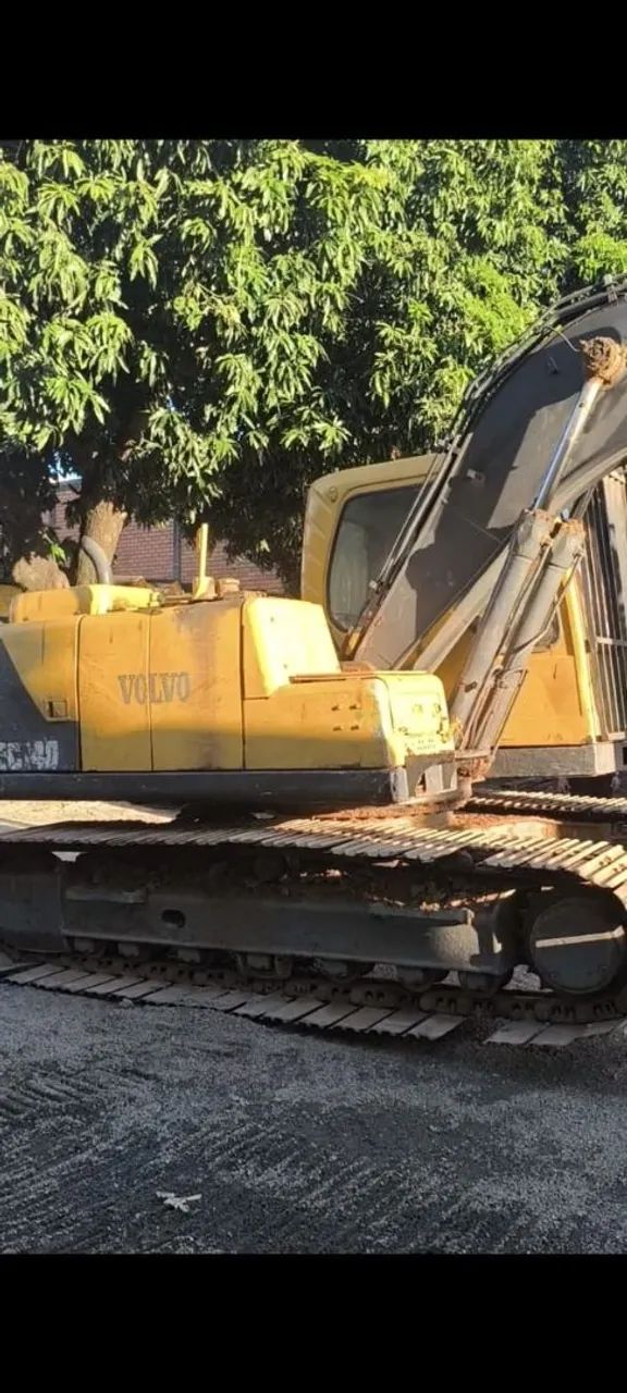 Escavadeira VOLVO EC140 Ano  2010 - Foto 4