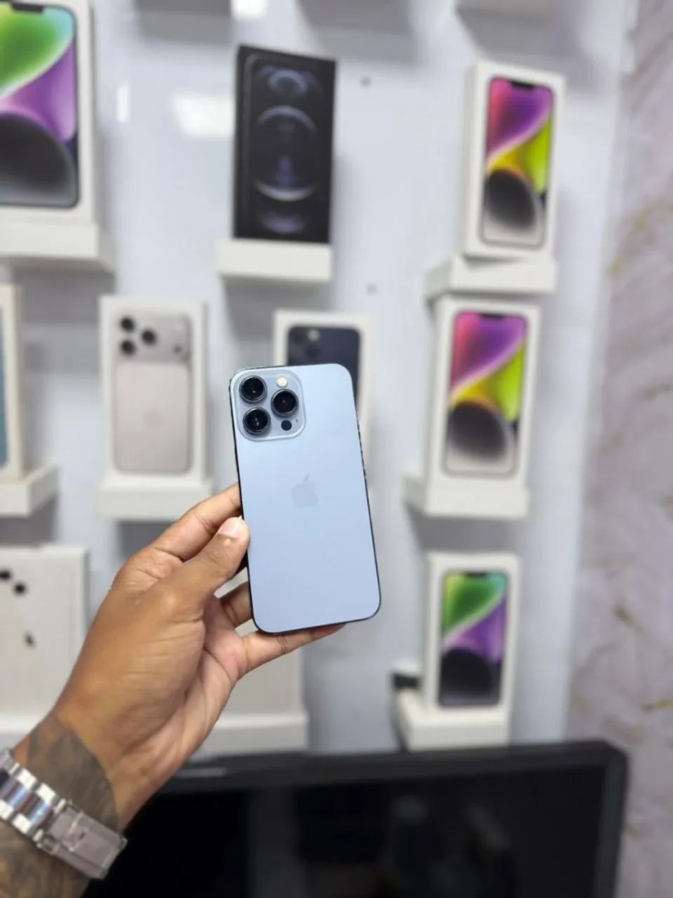 IPHONE 13 PRO 128GB<br>TELA NOVA<br>R$ 2.599,00 - Foto 2