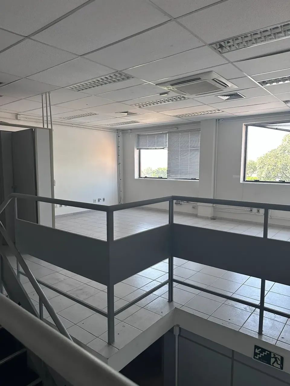 Laje inteira +1 sala +14 vagas garagem - Foto 4