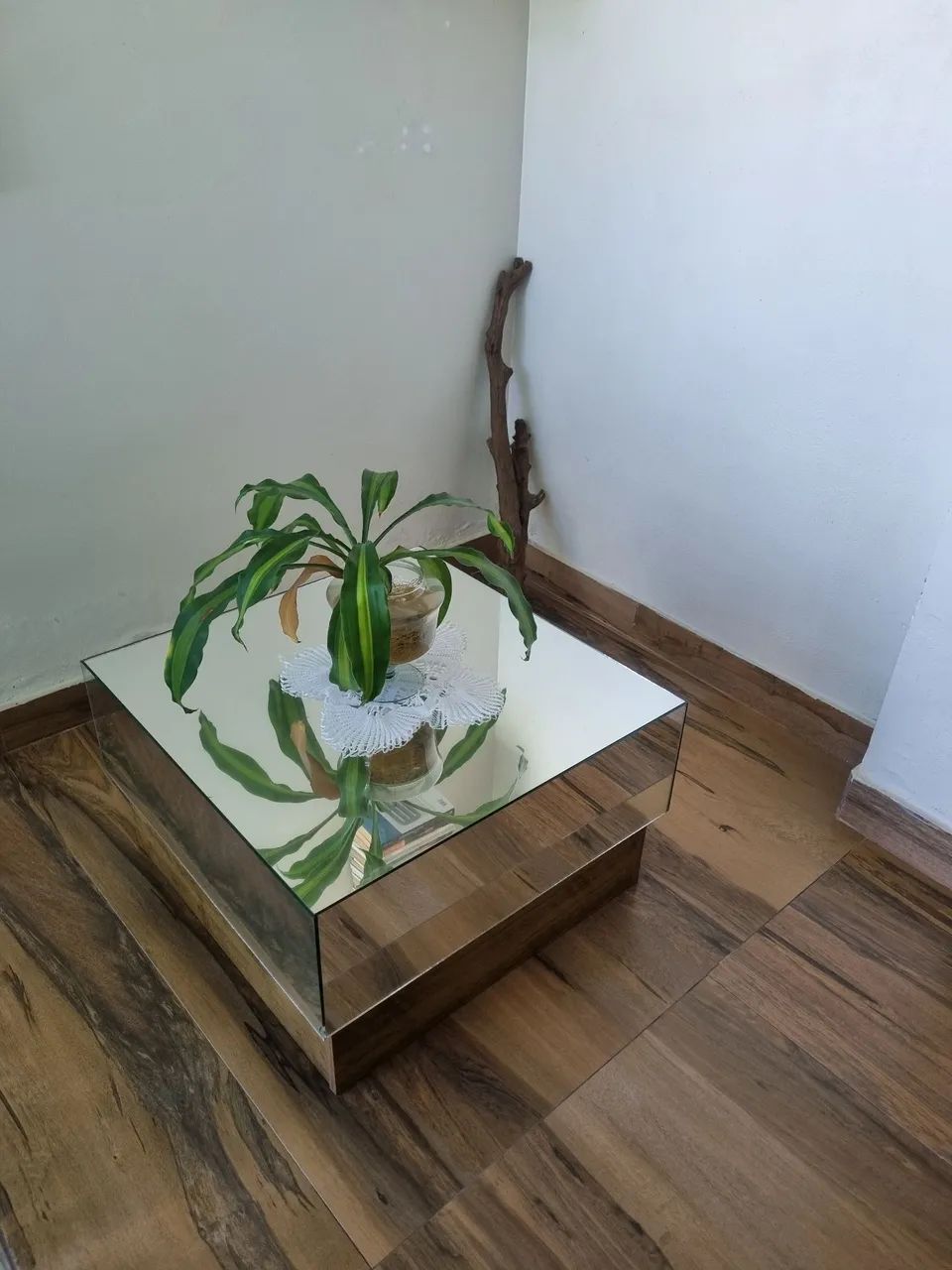 Mesa de Centro Espelhada 60x60cm - Elegante e Moderna - Foto 3