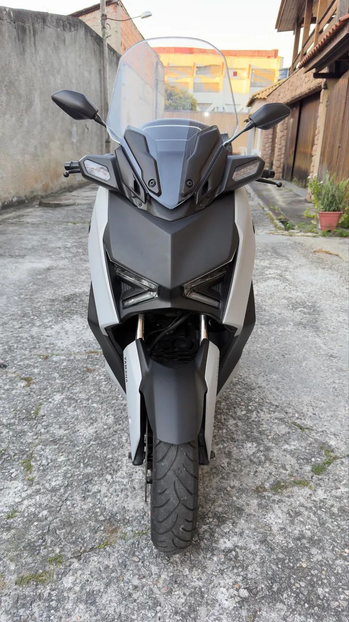 Xmax 250 muito nova 