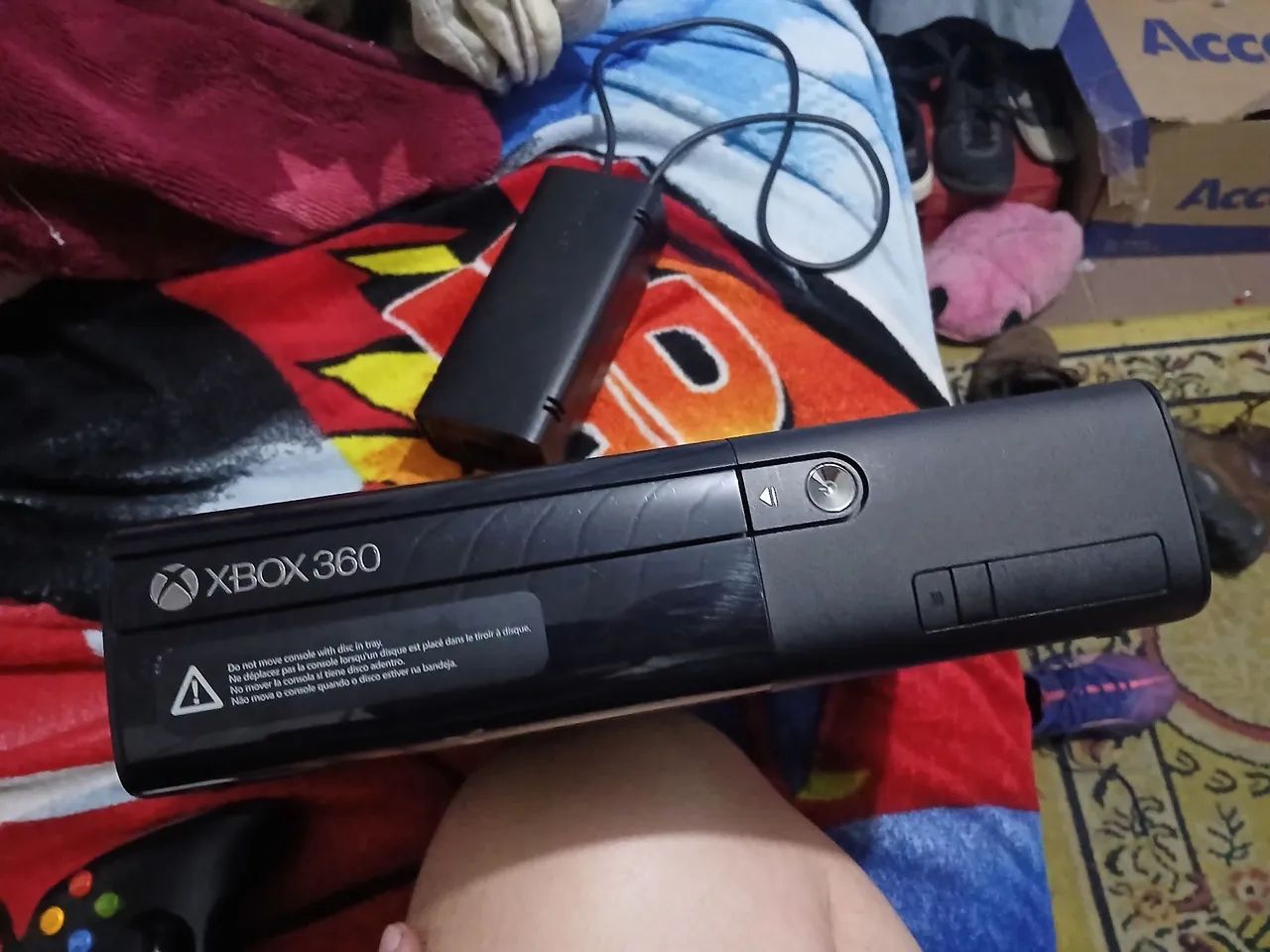 XBOX 360 + 2 CONTROLES E KINECT - Foto 3