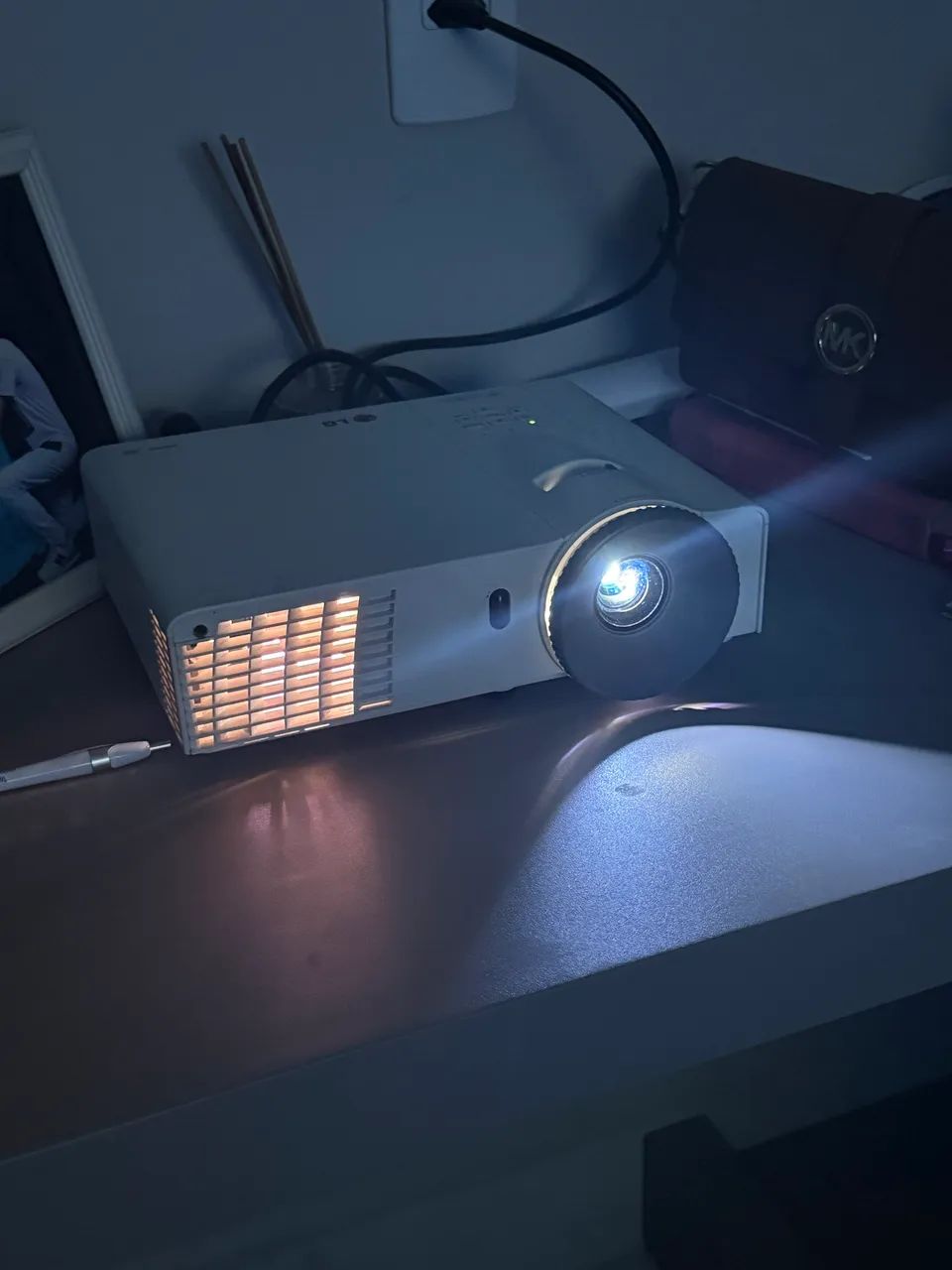 Projetor LG BE325-SP em ótimo estado - Imagem excelente e potente - Foto 2