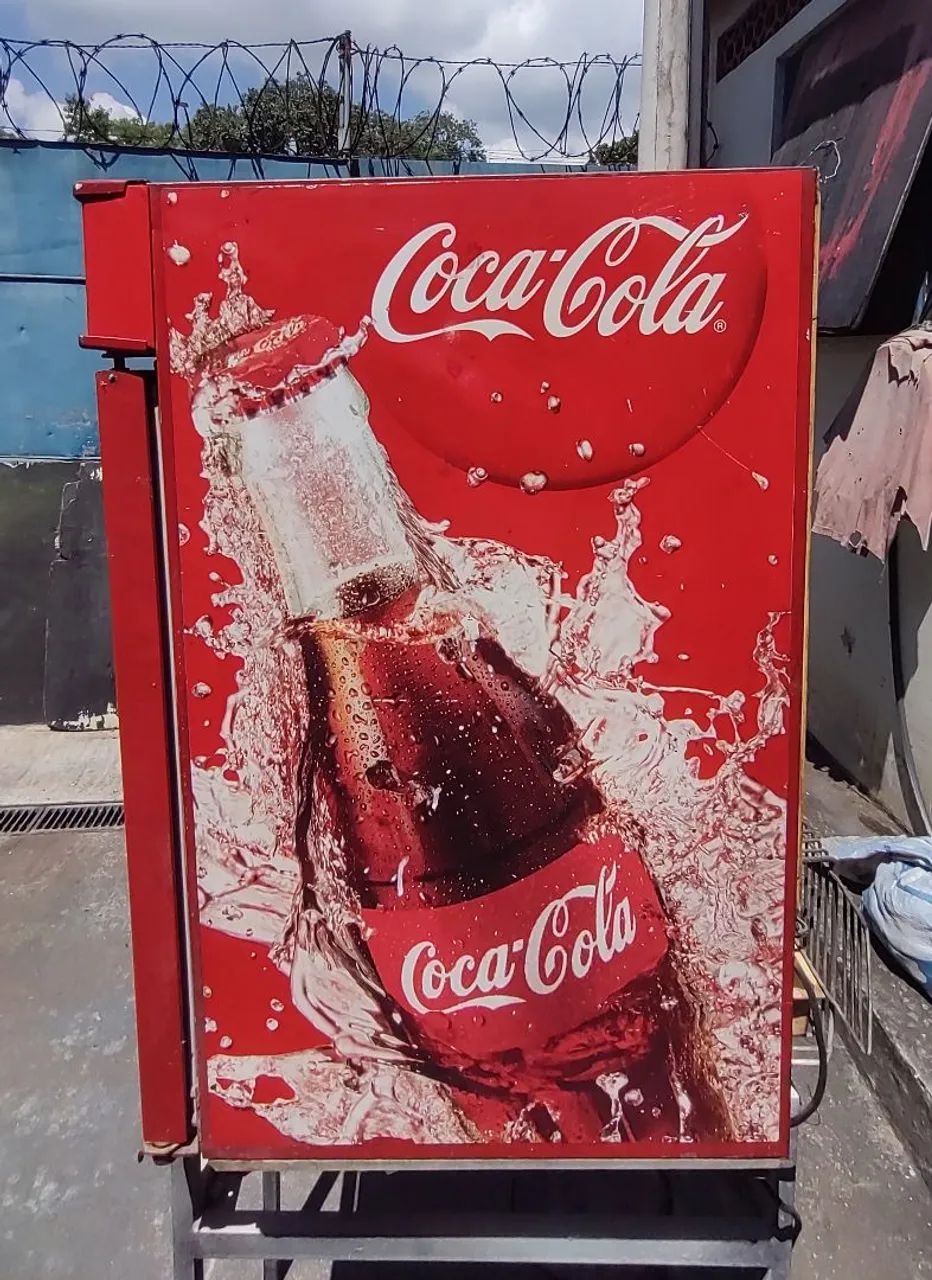 Expositora Coca-Cola pequena 10x s/juros - Geladeiras e Freezers