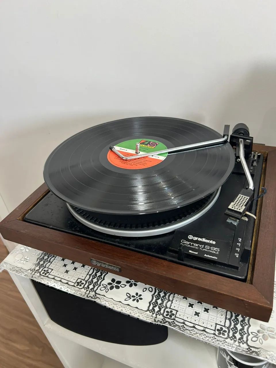 Toca discos Gradiente - Modelo Garrard S95