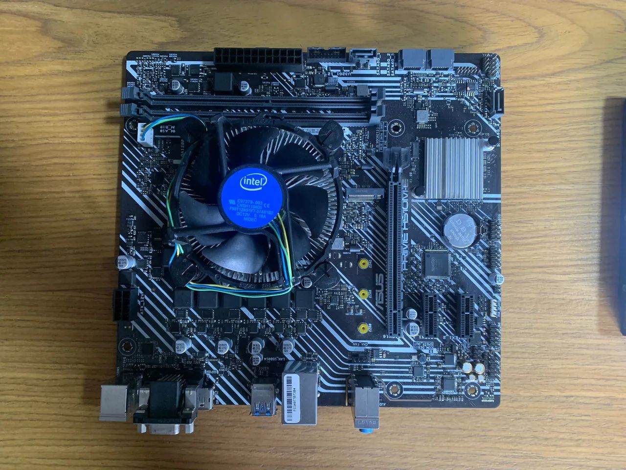  Placa-mãe ASUS com processador incrível