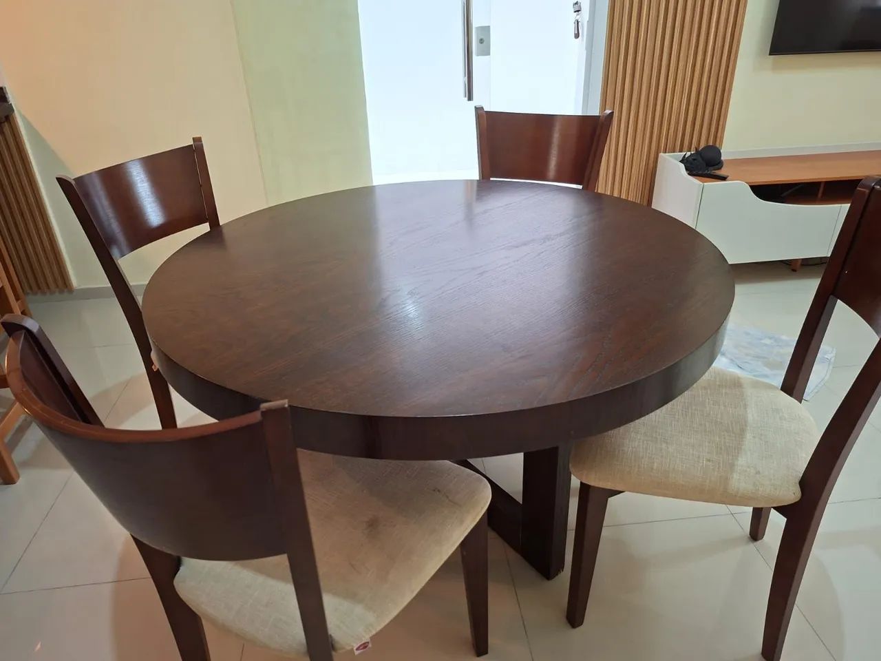 Mesa de jantar com 4 cadeiras em excelente estado  - Foto 3
