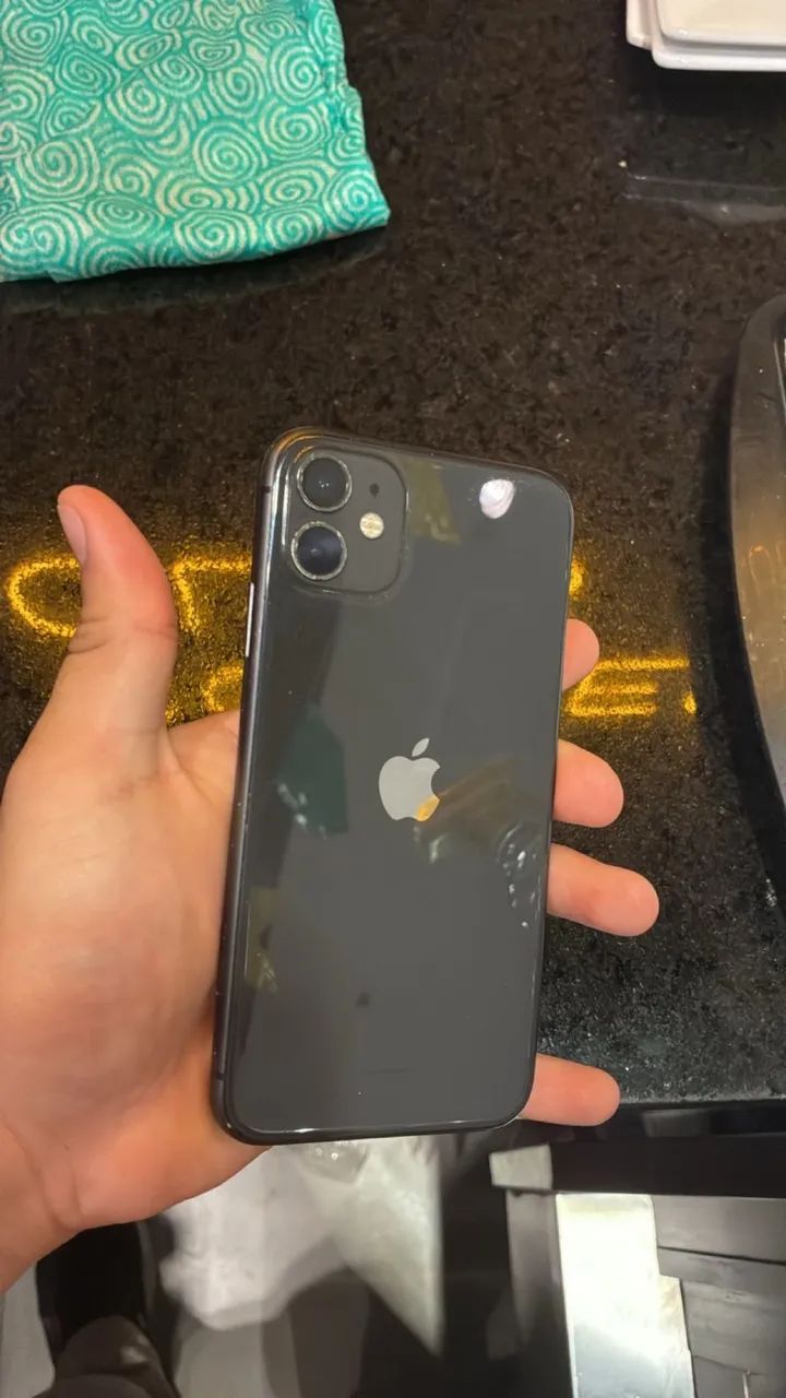 iPhone 11 em perfeito estado, apenas dois problemas  - Foto 2