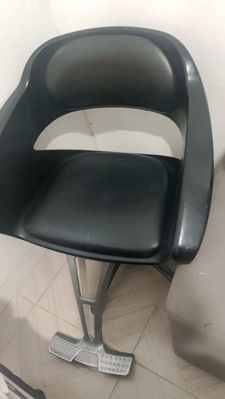 Vendo uma cadeira de salão seme nova - Foto 2