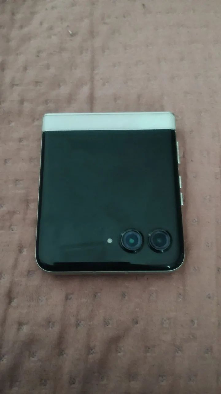 Vendo Motorola Razr 60 - 256 GB (com defeito)