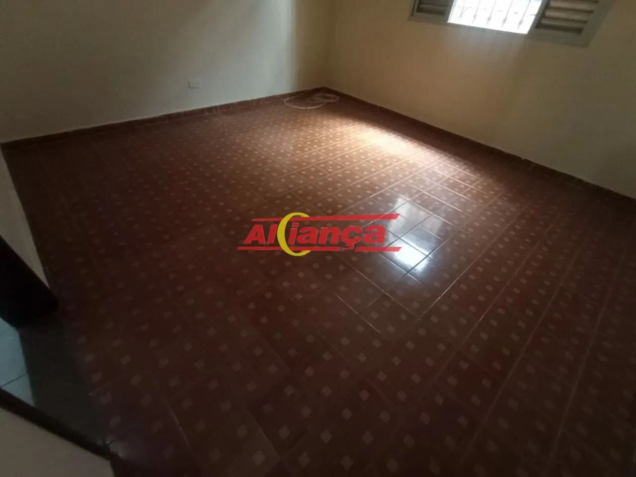 Casa com 178m² à locação, 3 quartos sendo 1 suíte, 2 vagas no Jadim Santa Barbara - Guarul - Foto 8
