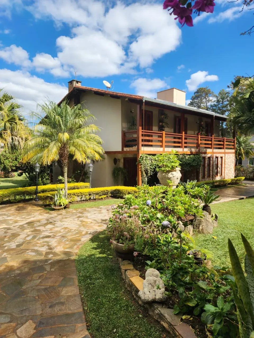 Casa no Condomínio Morro do Chapéu com 5 quartos - Nova lima