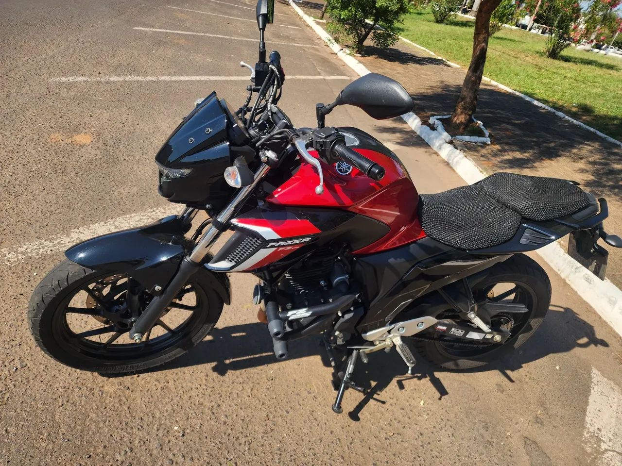 Fazer 250 vermelha 