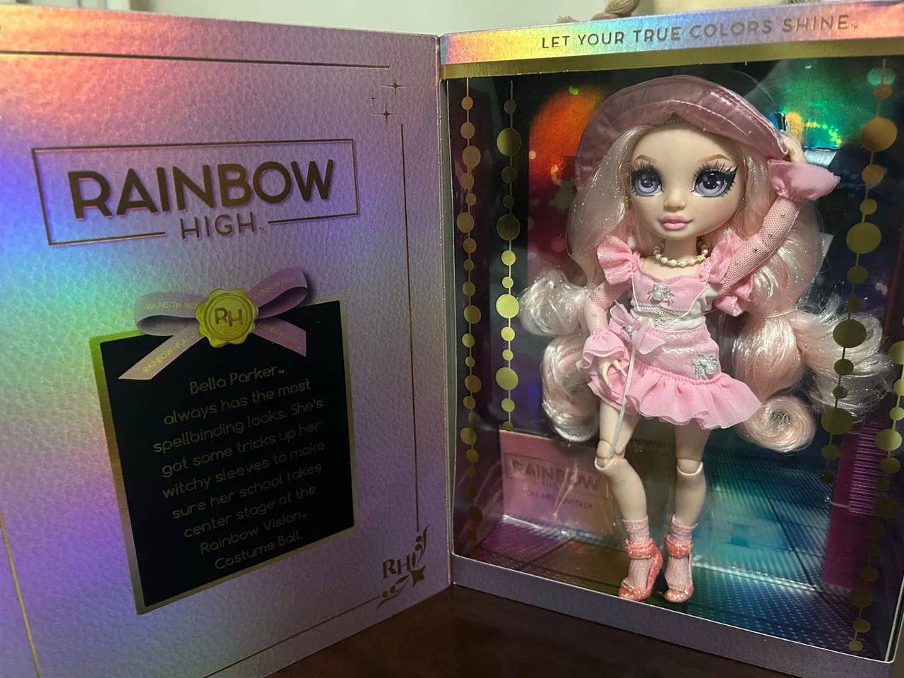 Boneca Rainbow High Bella Parker  - Foto 2