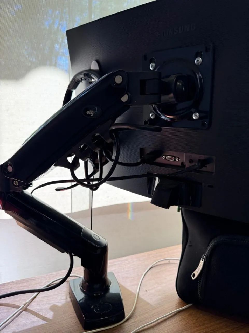 Vendo Monitor Samsung Curvo de 24 polegadas com suporte articulado - Foto 2