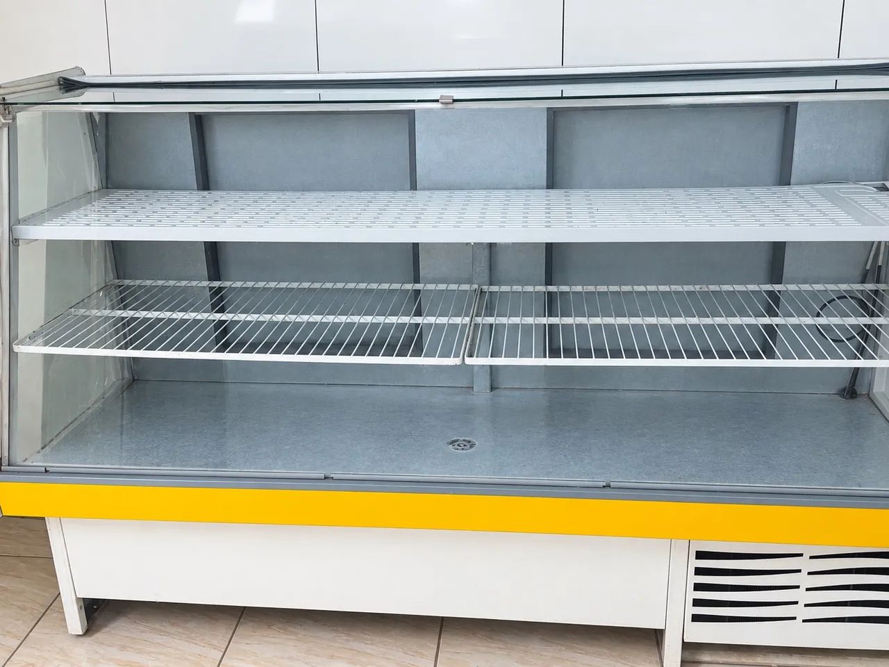 Balcão Expositor Refrigerado - Geladeira Comercial