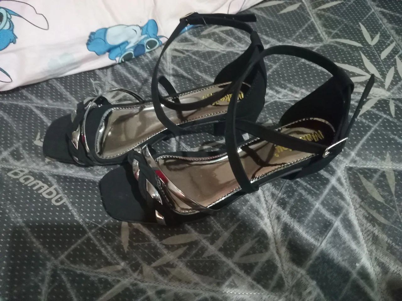 Vendo uma sandalia preta nova  - Foto 4