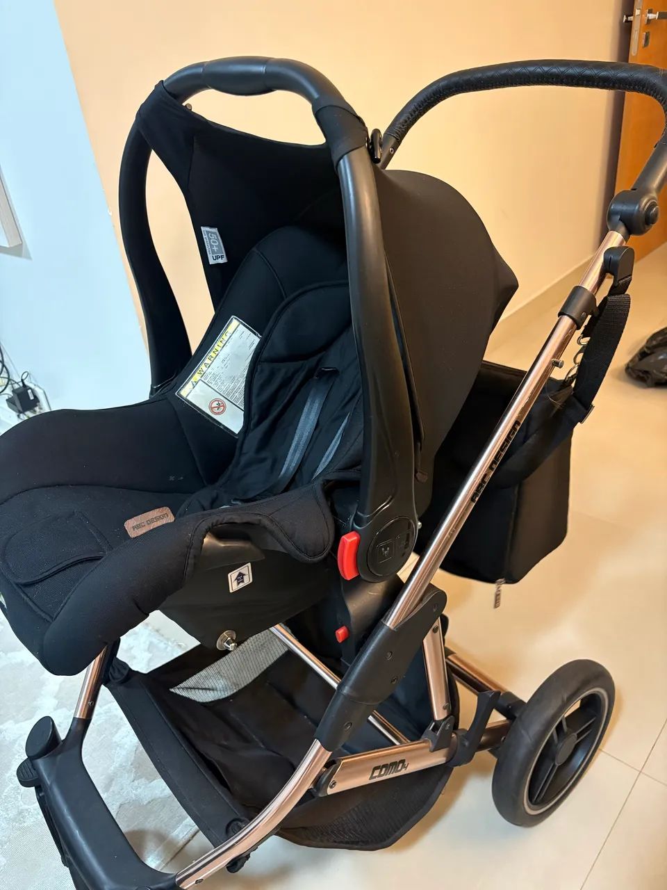 Carrinho de bebê com Moisés e bebê conforto  - Foto 5