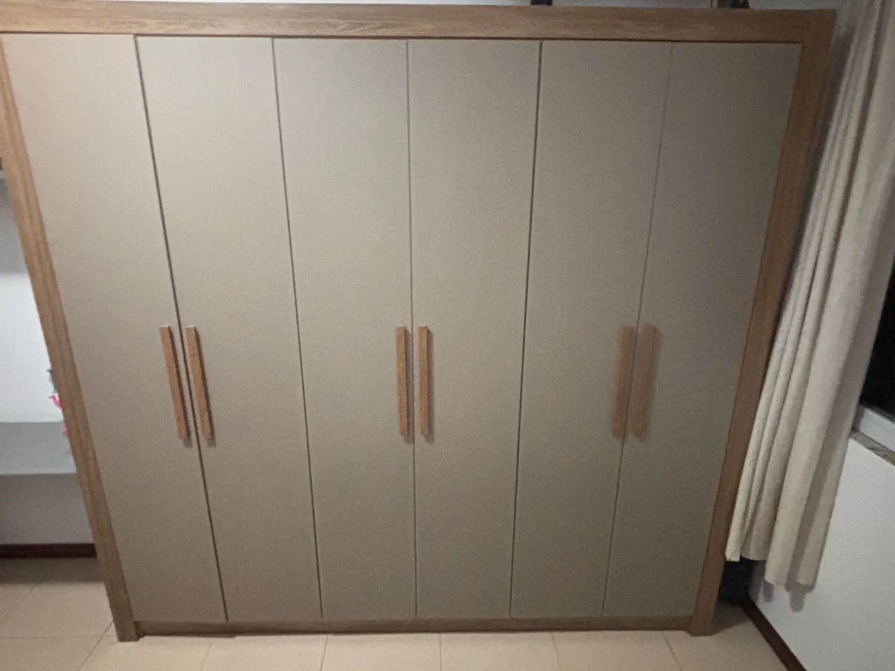 Guarda roupa 6 portas 