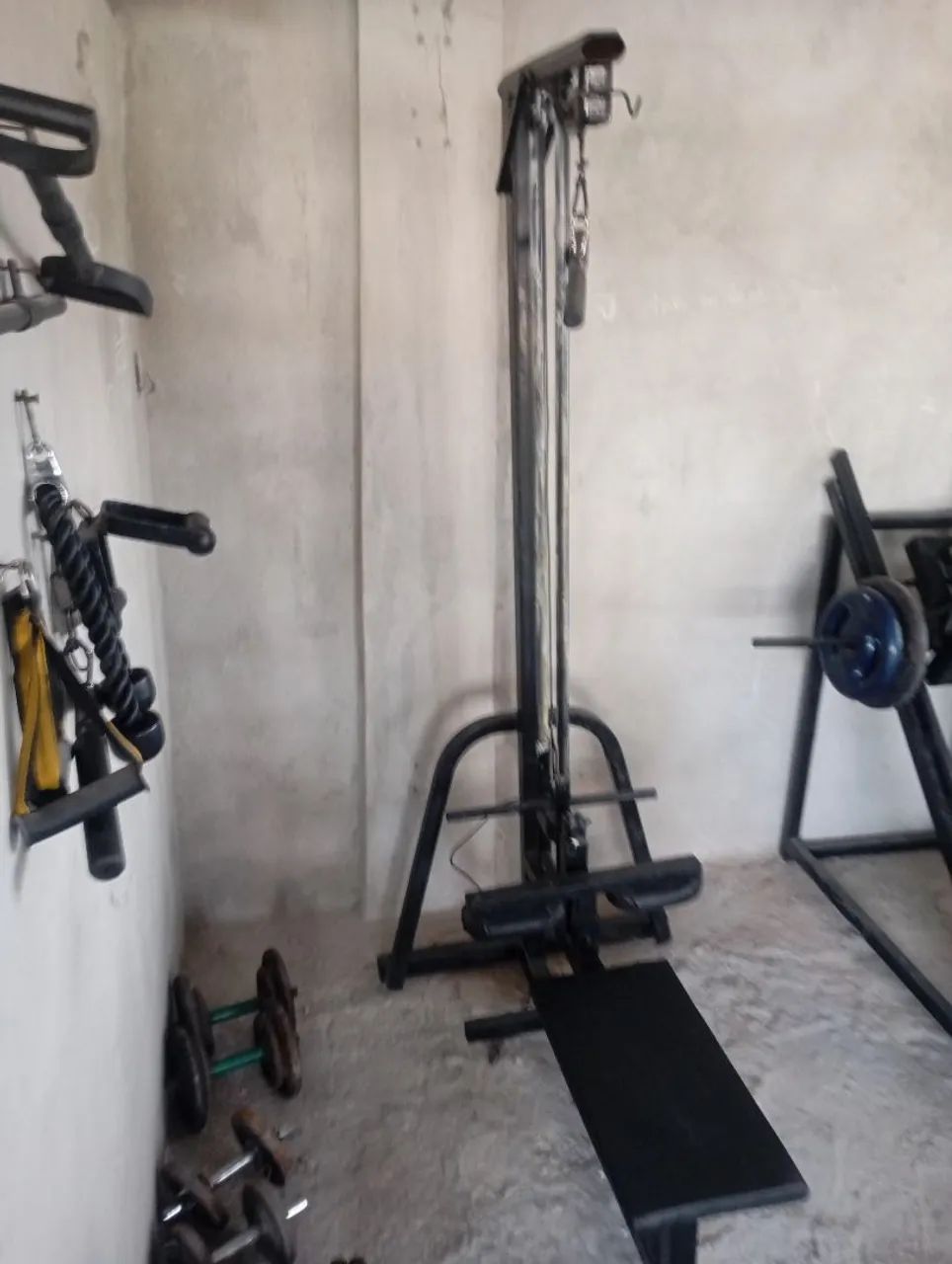 Máquina Remada alta puxada baixa 