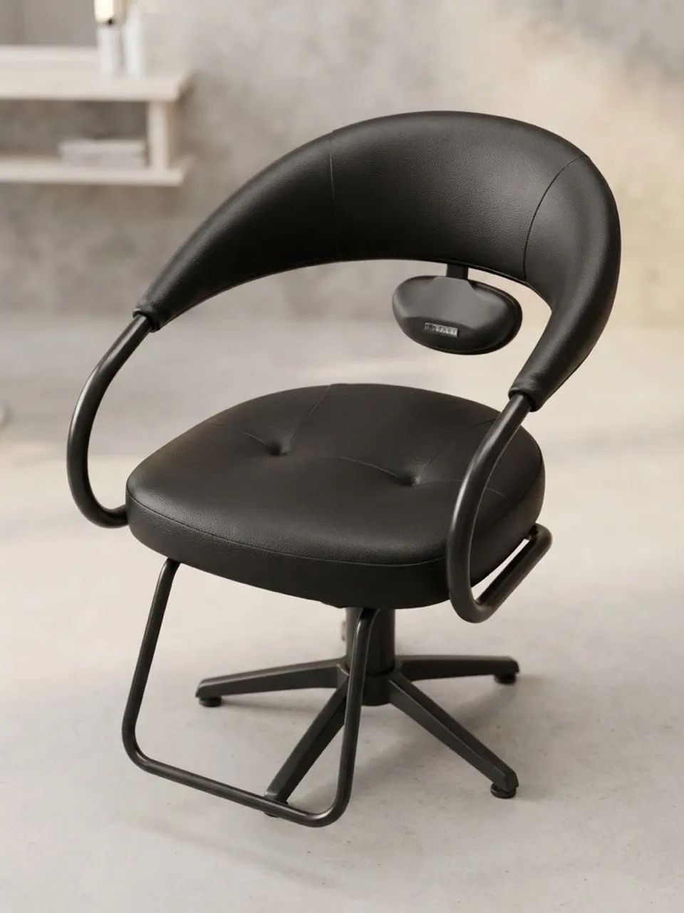 Cadeira Premium Estofada Preta - Elegante, Confortável e Sofisticada