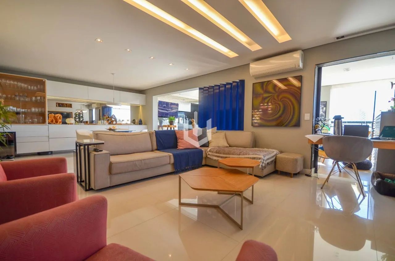 Apartamento com 3 Dormitórios, Quintal e 2 Vagas na Vila Mascote