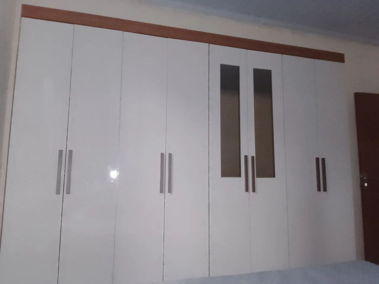 Guarda roupa semi novo 8 portas  4 gavetas 950 reais 