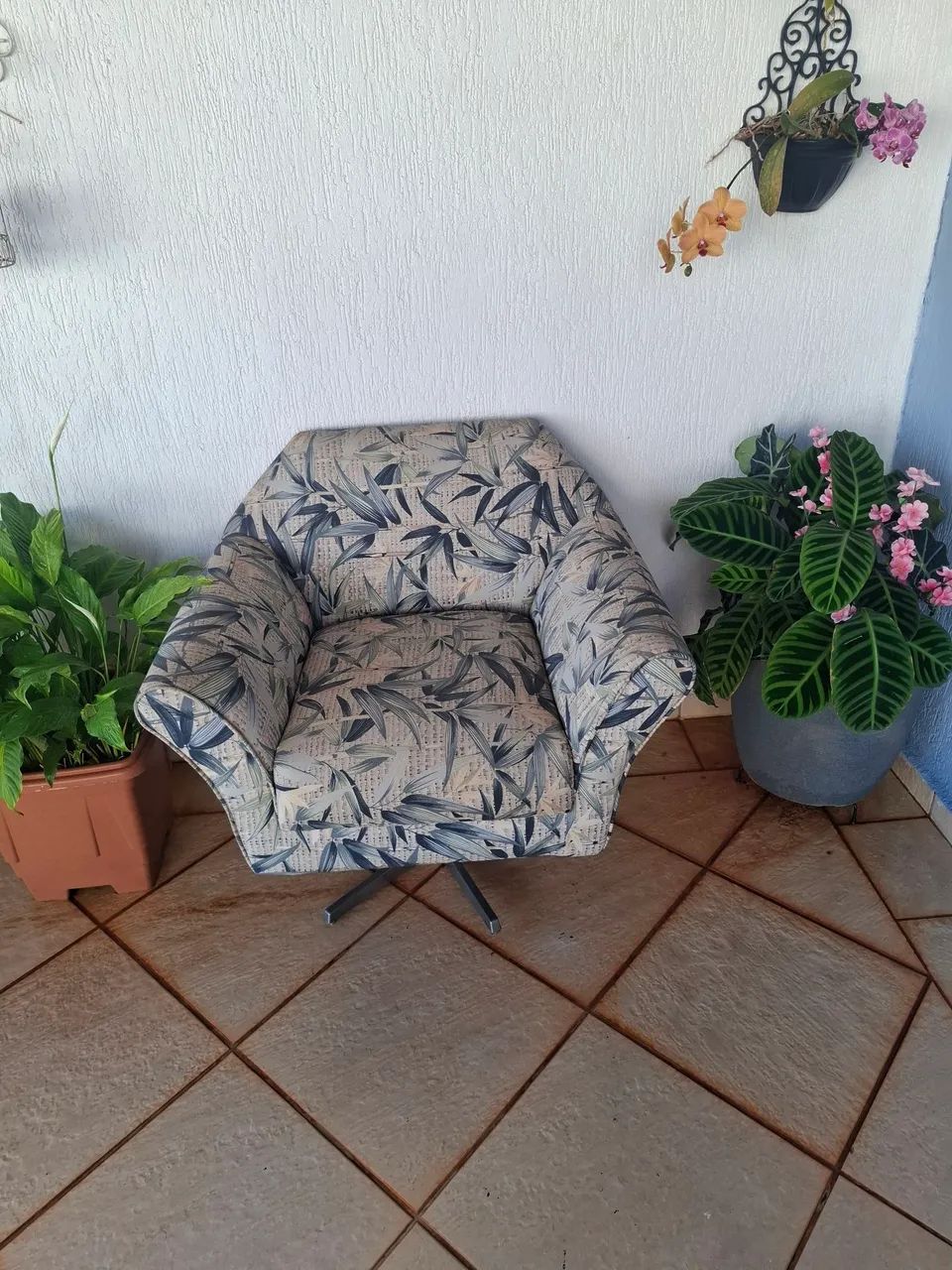 Cadeiras giratórias floridas impermiaveis ótimo estado  - Foto 2