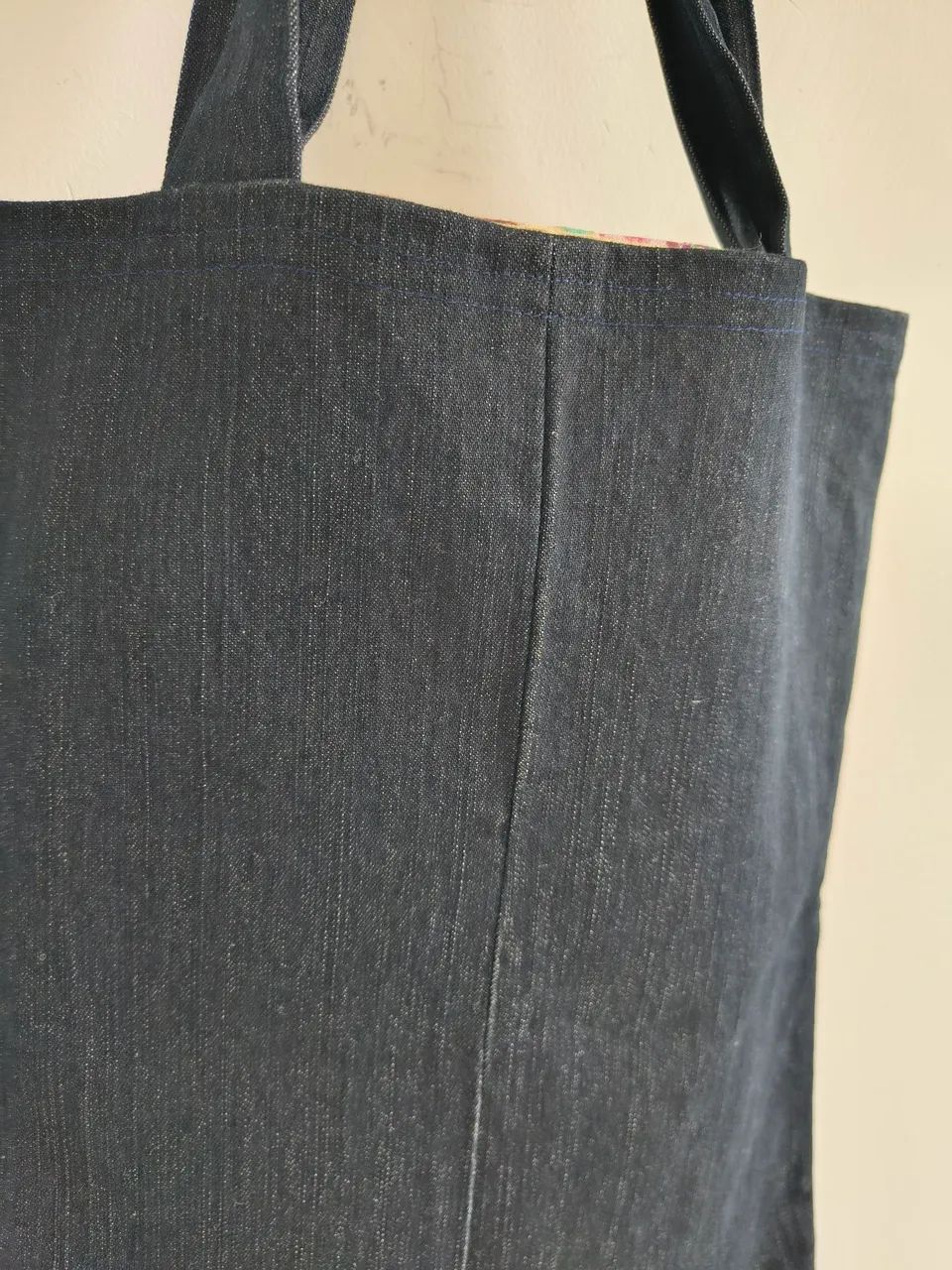 Bolsa de Ombro Média em Jeans e Retalhos - Foto 5