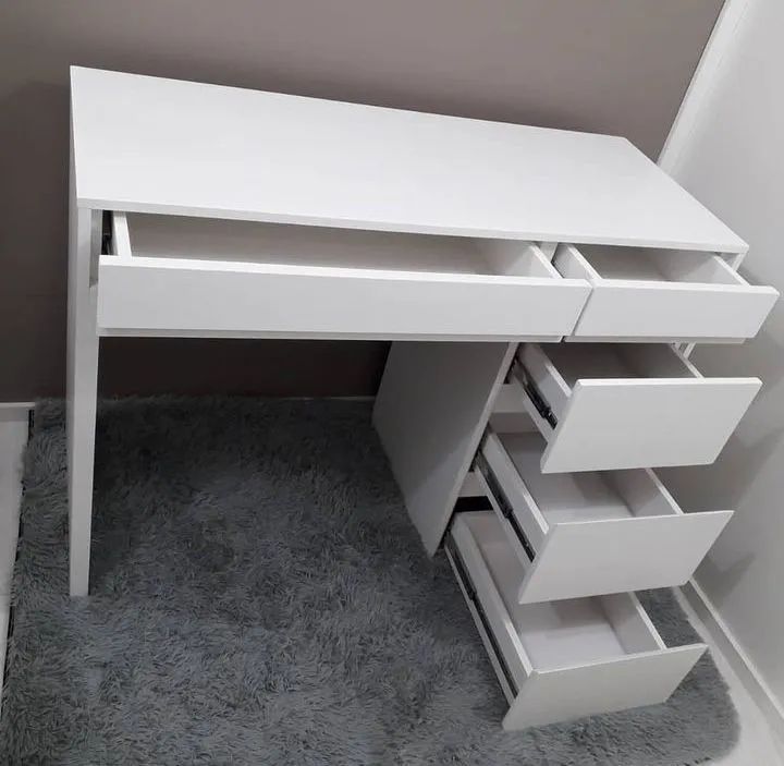 Five-Drawer Desk, L 1.00 M