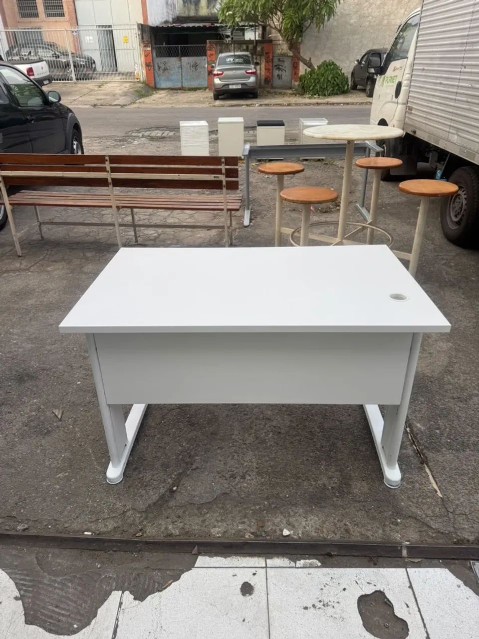 Mesa Branca muito nova 