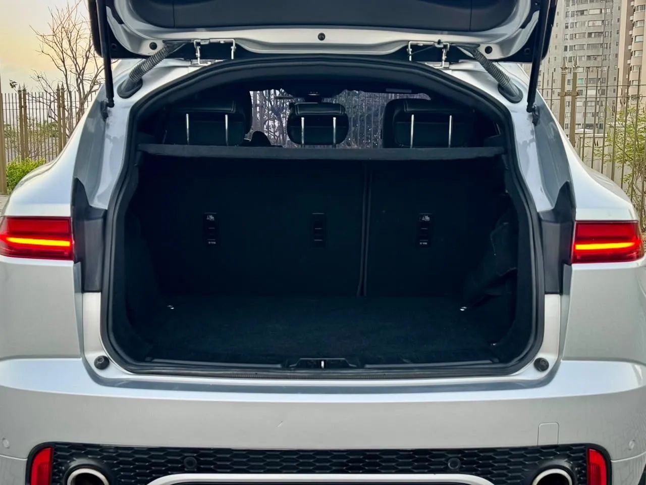 Jaguar E-Pace R-dynamic S 2.0 AWD 249cv Aut. 2019 - Foto 3
