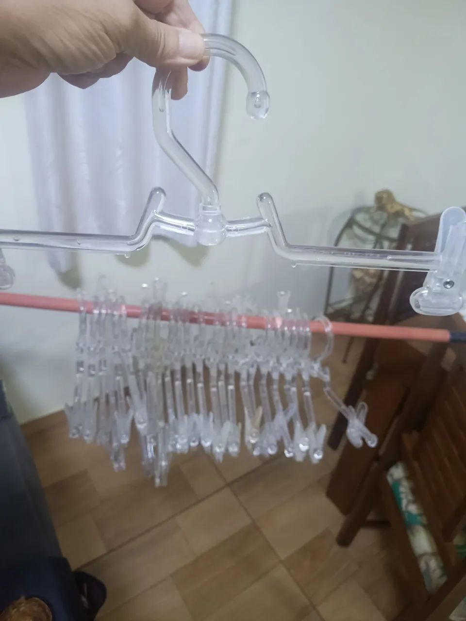 Cabide saia giratório acrílico reforçado c/ presilha