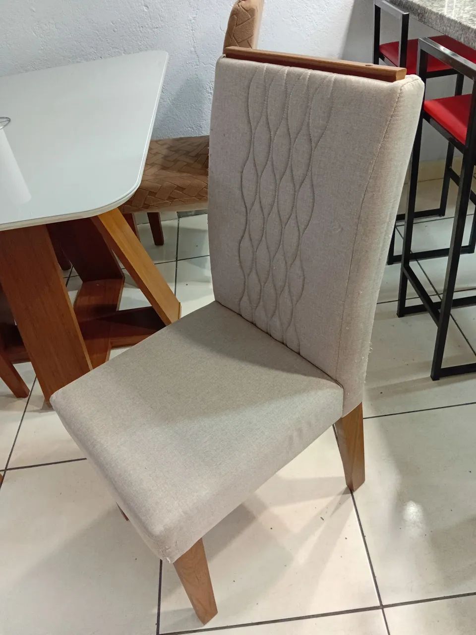 Cadeira tenho 4 novas 930,00 as 4 
