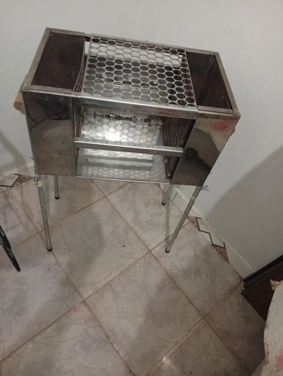 Vendo churrasqueira semi nova 