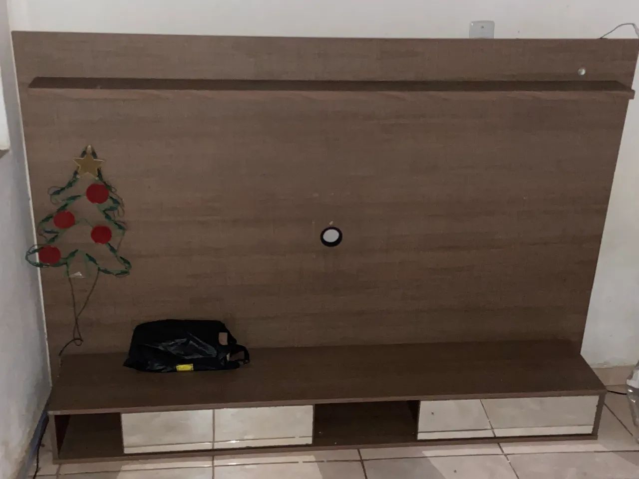 Rack grande com divisórias em vido espelhado, e luz - Foto 2