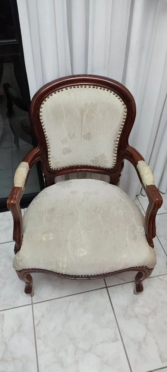 Poltrona Clássica de Madeira - Foto 3