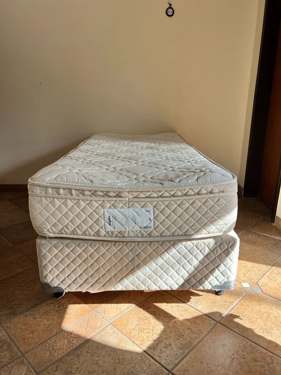 Vendo cama box solteiro usada - Foto 4